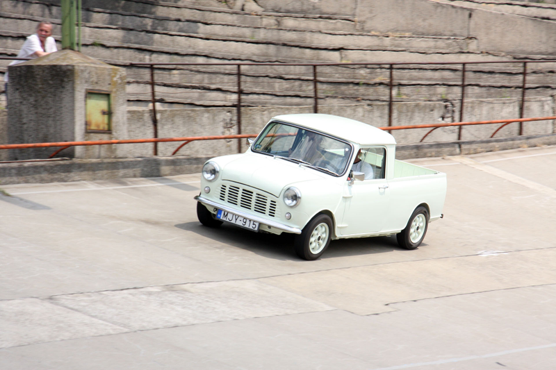 Illustration for article titled Classic Car Ownership Is Made Greater By The People Around You